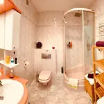 Sonnige Maisonette-wohnung Mit Blick Auf Bucht