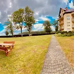 Sonnige Maisonette-wohnung Mit Blick Auf Bucht