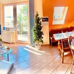 Sonnige Maisonette-wohnung Mit Blick Auf Bucht Apartment