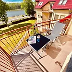 Sonnige Maisonette-wohnung Mit Blick Auf Bucht