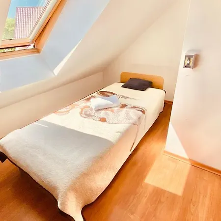 Sonnige Maisonette-wohnung Mit Blick Auf Bucht
