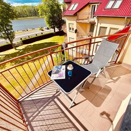 Sonnige Maisonette-wohnung Mit Blick Auf Bucht